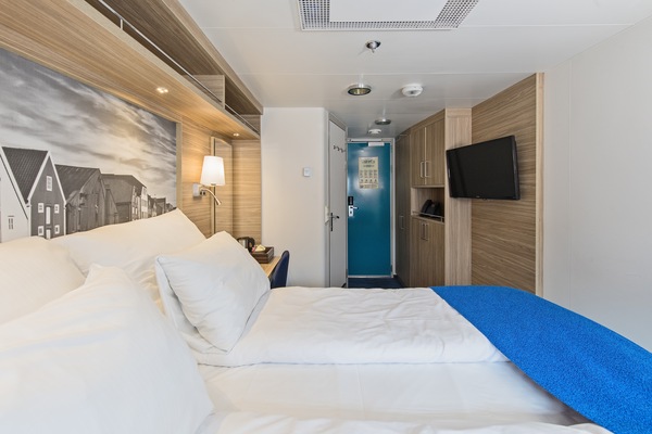 Hurtigruten Coastal Express MS Nordkapp Arctic Superior P2D - CREDIT Agurtxane Concellon and Hurtigruten 0.JPG